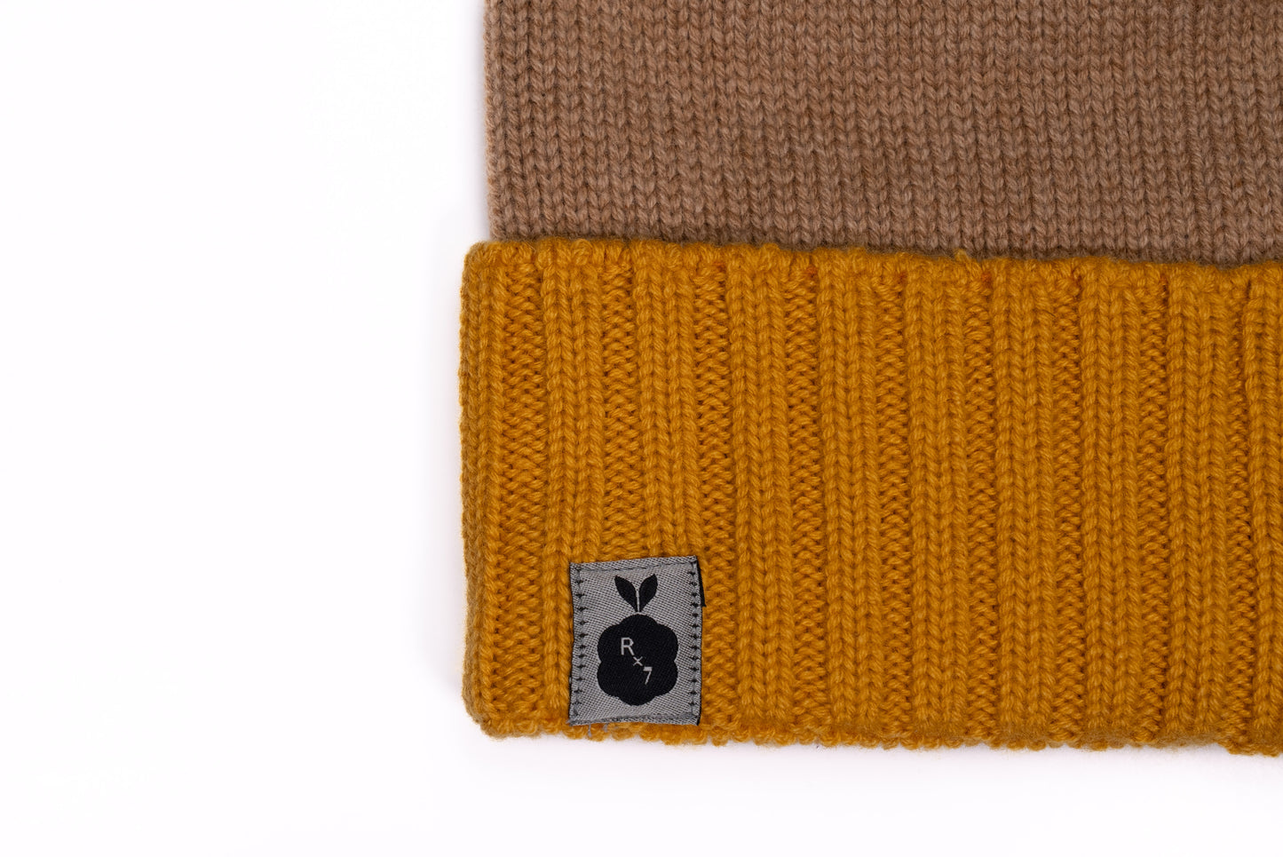 
                  
                    Touque | Brown/Yellow
                  
                